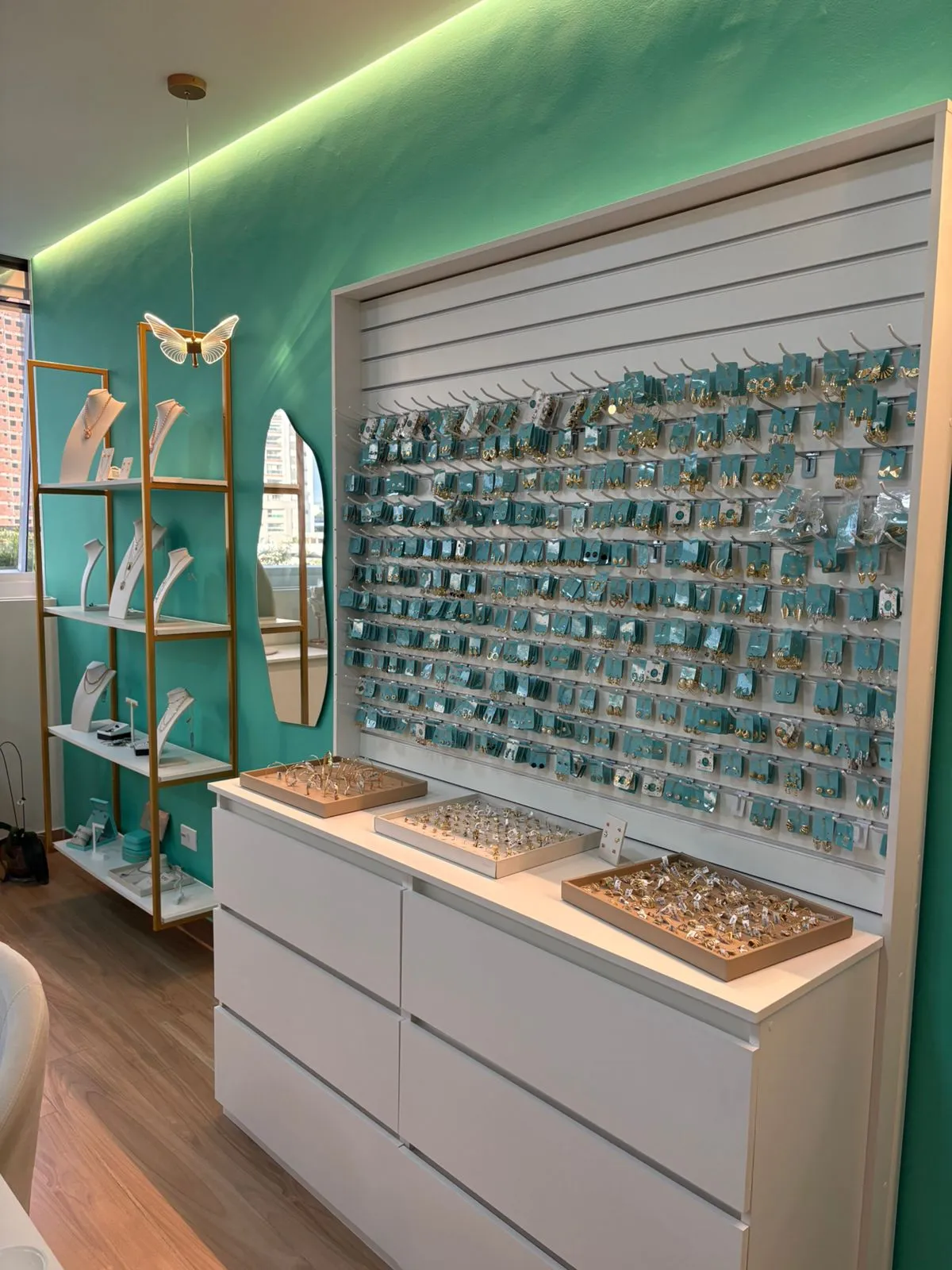 Showroom da Brilhê Semijoias — Espaço acolhedor de conexão e atendimento à nossa revendedora